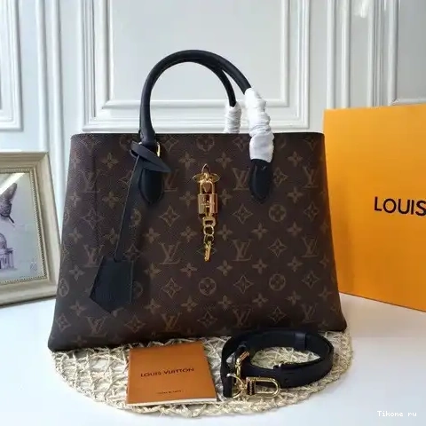 FLOWER TOTE Louis Vuitton 0522